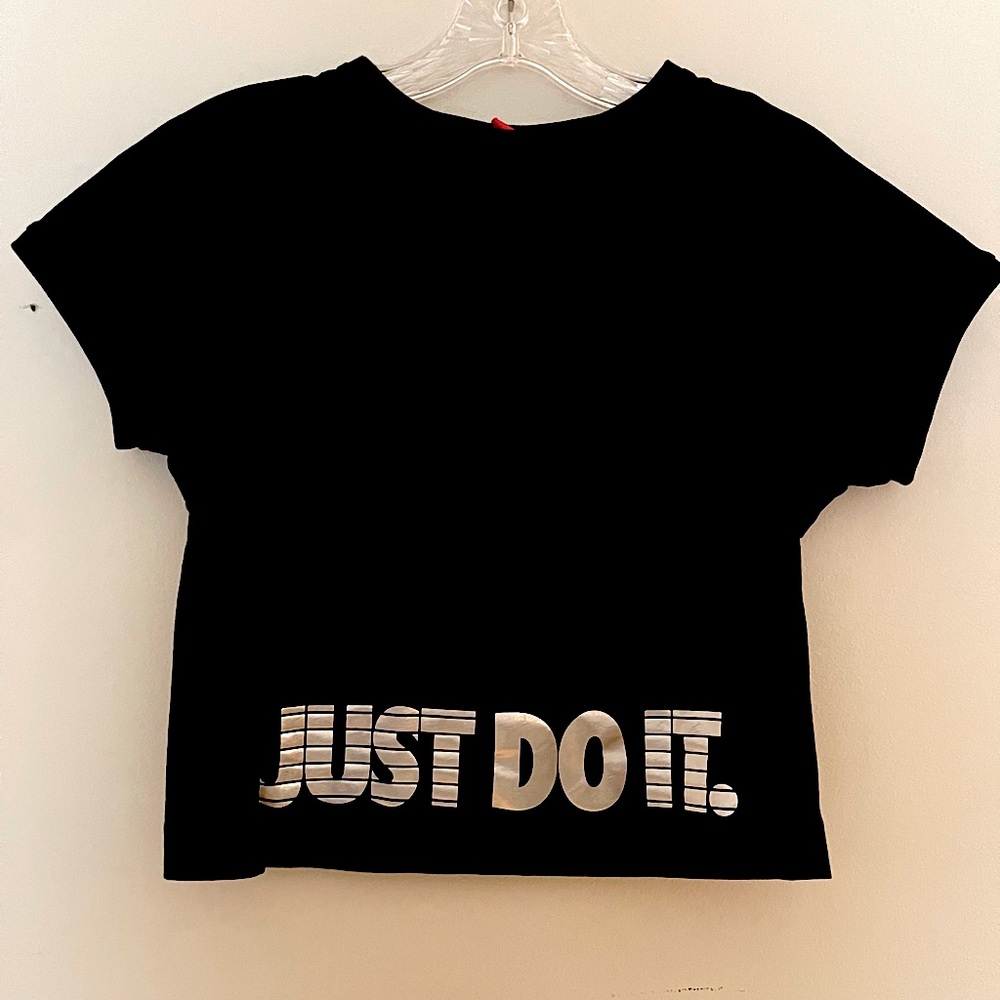 Just do it Nike women’s crop black top